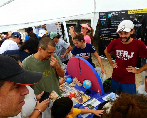 _2019.11.09 Evento 3° NUPEM na Praia Oceanografia Praia Cavaleiros DSCN1271 (Luciano Fischer)