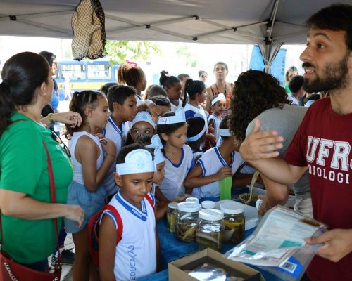 2023.03.22 Atividade Extensão Projeto Oceanos, Salvar & Maré-Limpa ( (Imbetiba) Dia Mundial água 068A1680 (Luciano Fischer)