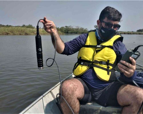 5 Monitoramento da qualidade da água do Rio São João, bem como do alcance da cunha salina, Foto Eduardo Almeida