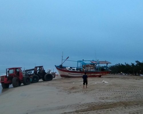 Barcos de arrasto 2 - Farol de São Tomé