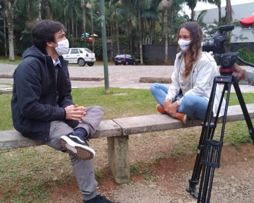 Camila entrevistando Dr Thiago promotor em Joinville SC