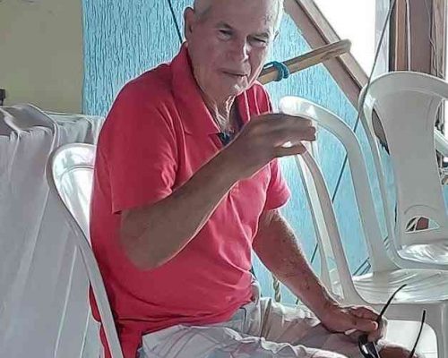 Seu Moacir vigia de cardume e mestre de rede na Praia do Pontal , Arraial do Cabo