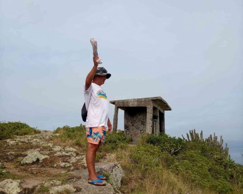 Seu Quinzinho na aula de Vigia de Cardume na Praia Grande